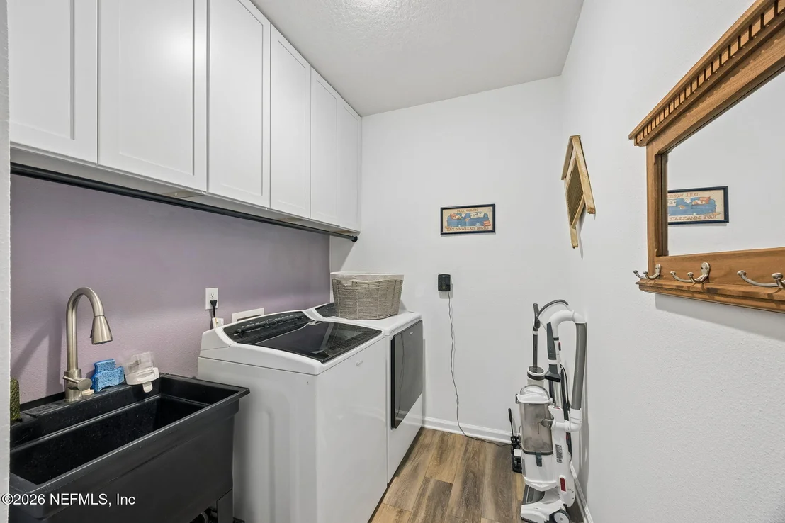 Photo of 141 LINSBURY Court