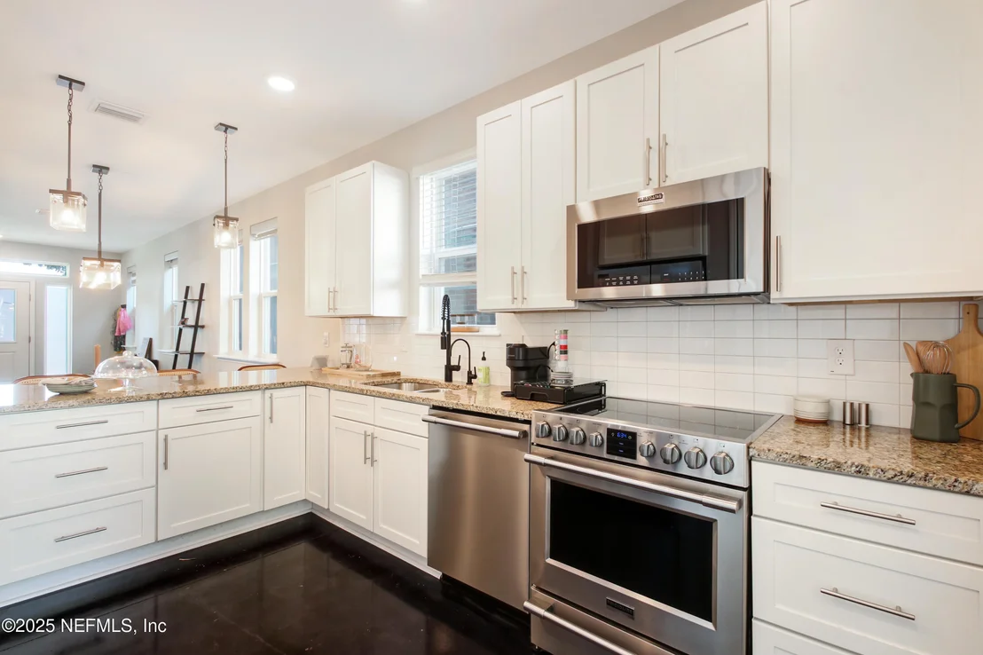 Photo of 1245 WALNUT Street