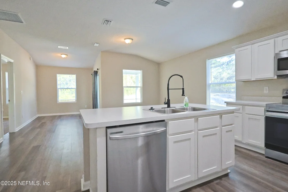 Photo of 52 PEPPERMINT Avenue