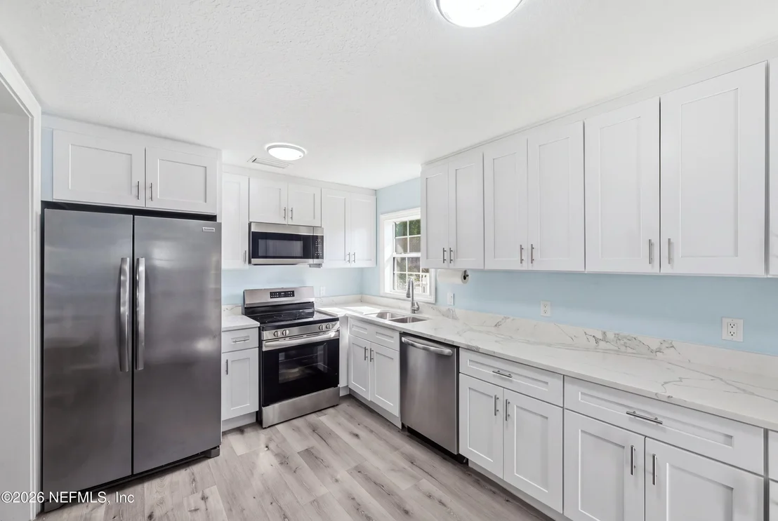 Photo of 1745 HILLTOP Boulevard
