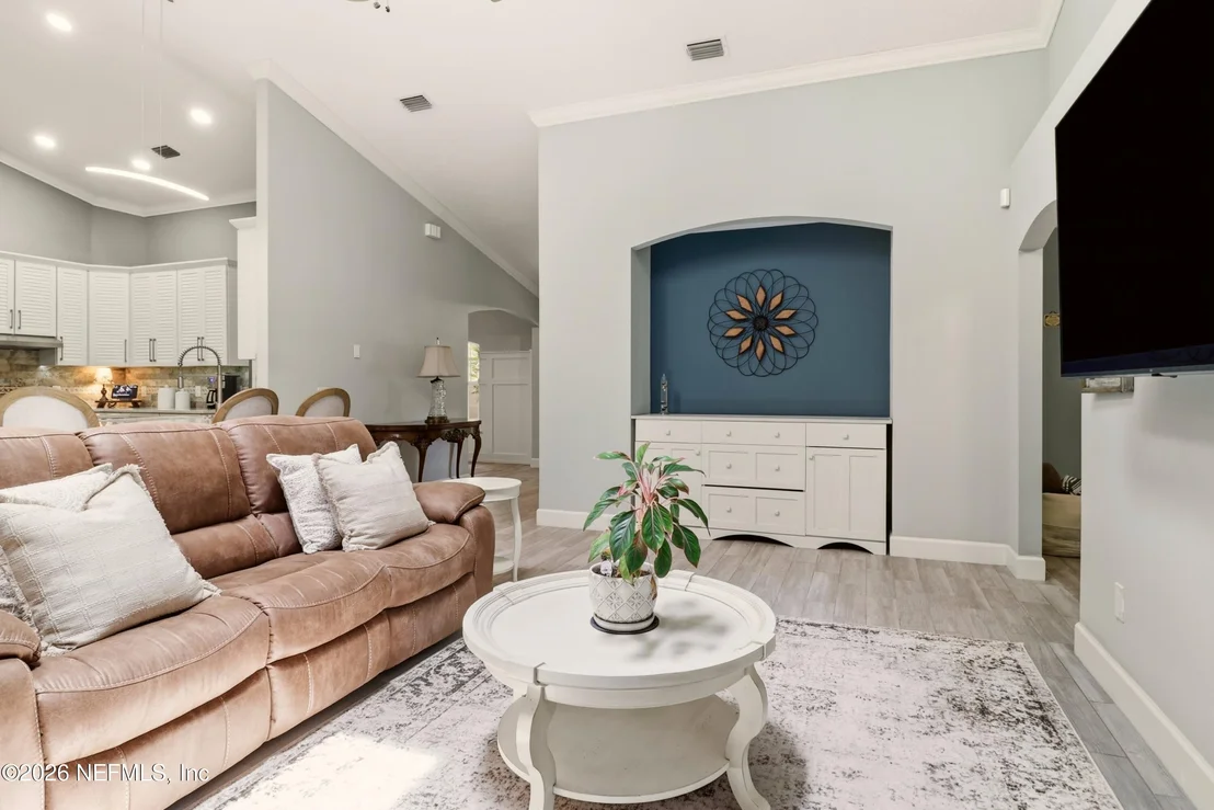 Photo of 3369 KINGS Road S