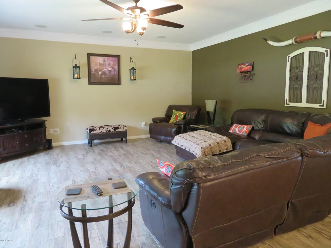 Photo of 137 CRESTHAVEN Place