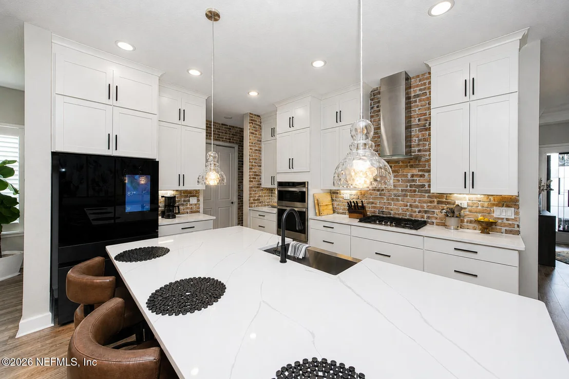 Photo of 216 AMBERWOOD Drive