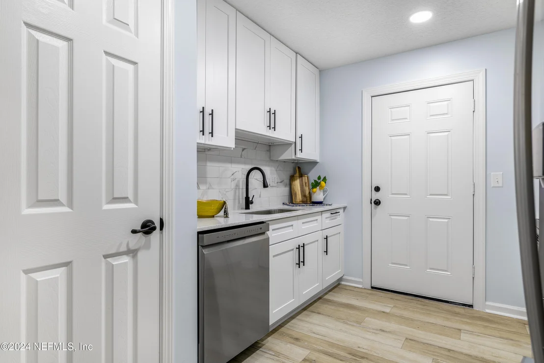 Photo of 498 ARLINGTON Road N