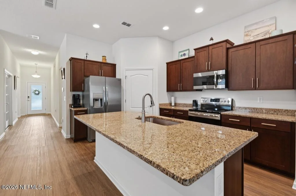 Photo of 558 PALACE Drive