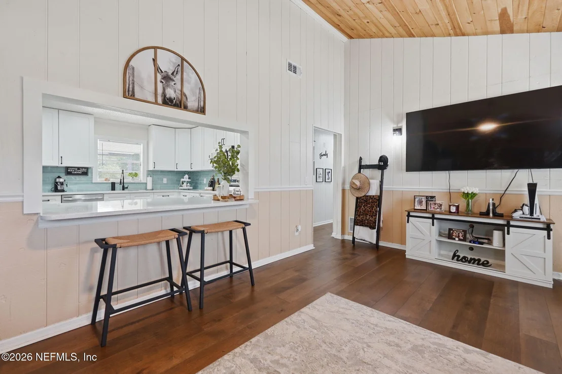 Photo of 5684 MAVERICK Road