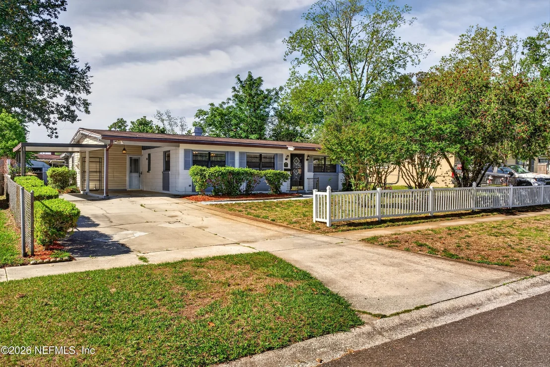 Photo of 7638 CREST Drive N