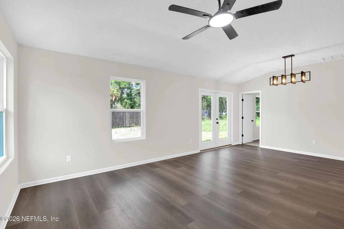 Photo of 126 ROBERTS Boulevard