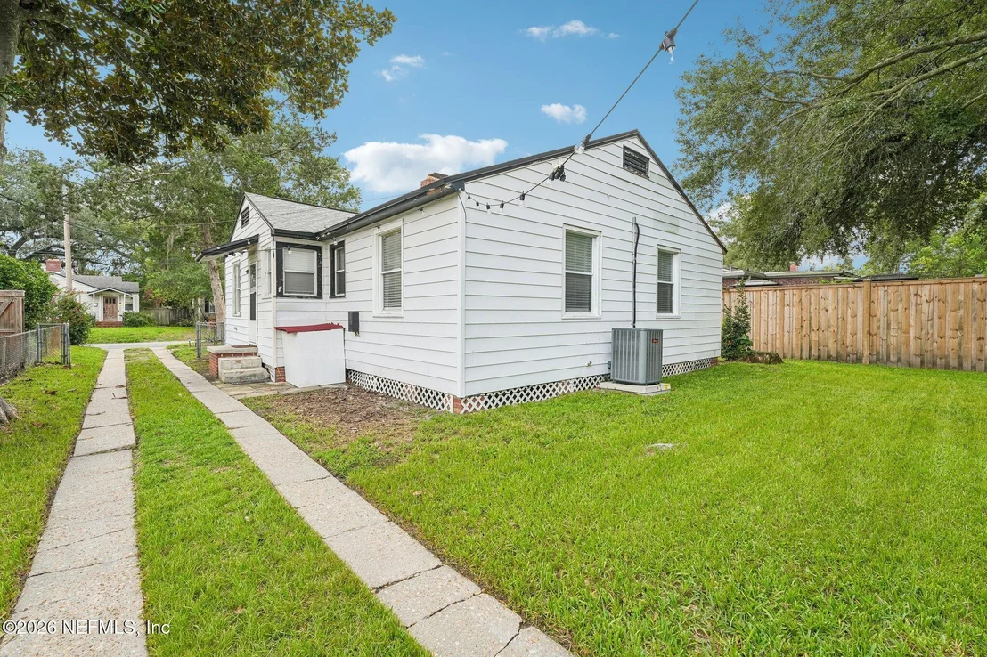 Photo of 1632 CHARON Road