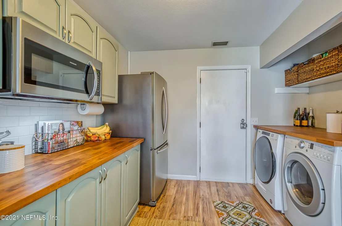 Photo of 412 WHITING Lane