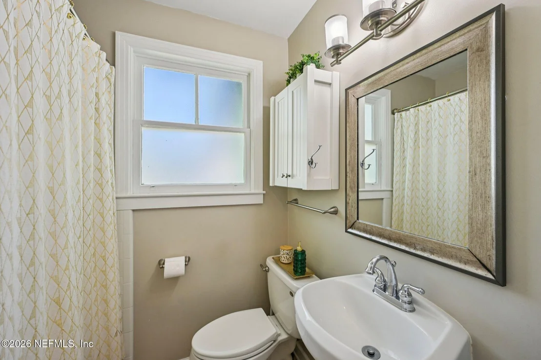Photo of 1315 AZALEA Drive