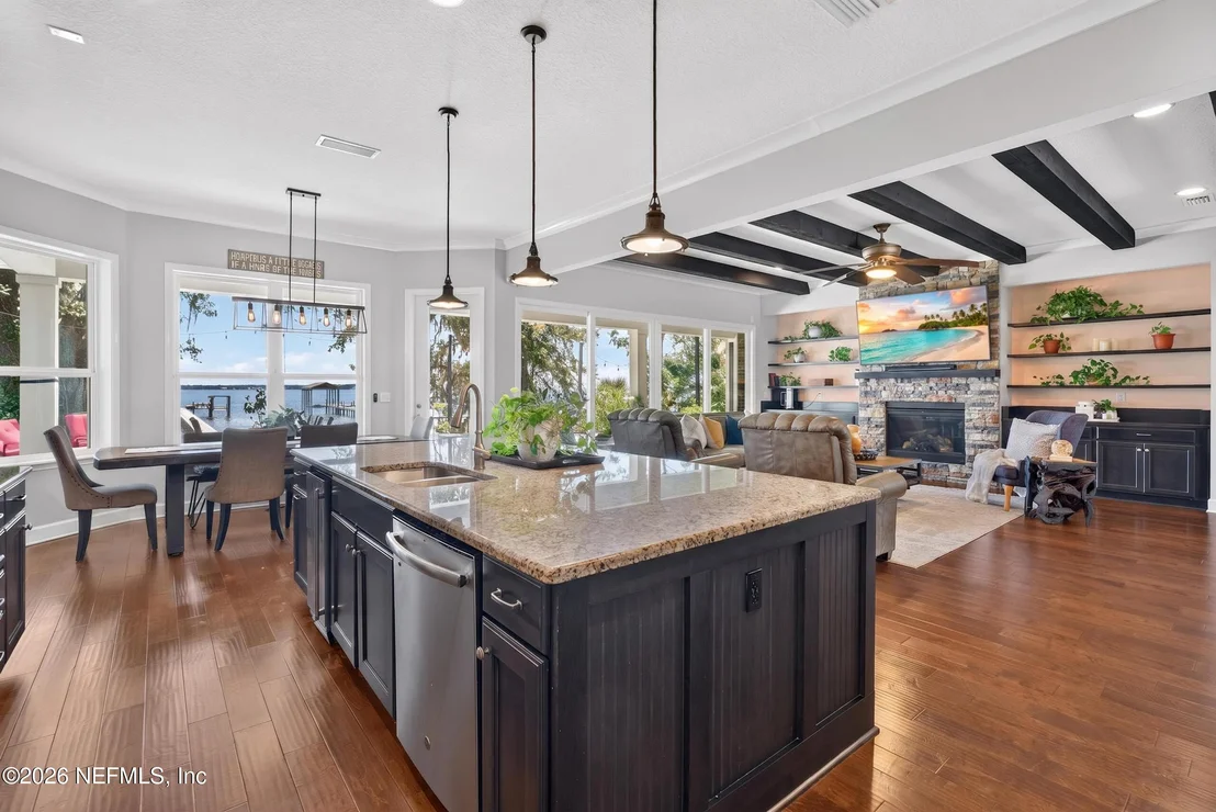Photo of 239 RIVER Road