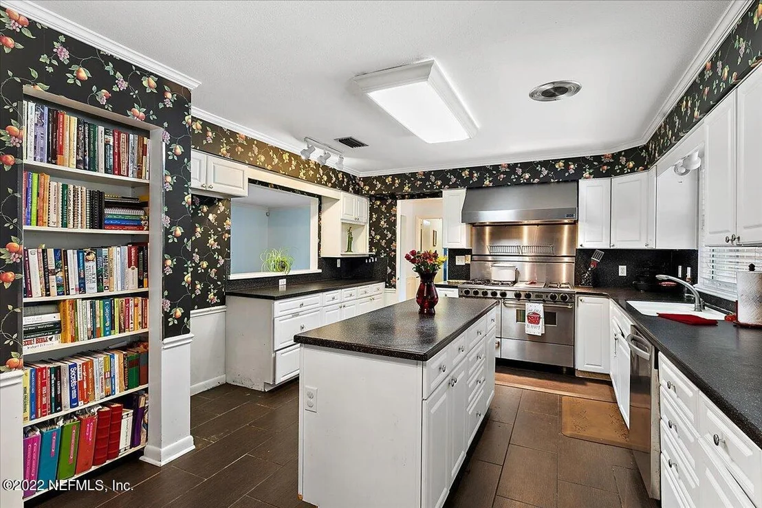 Photo of 1348 BAYLOR Lane