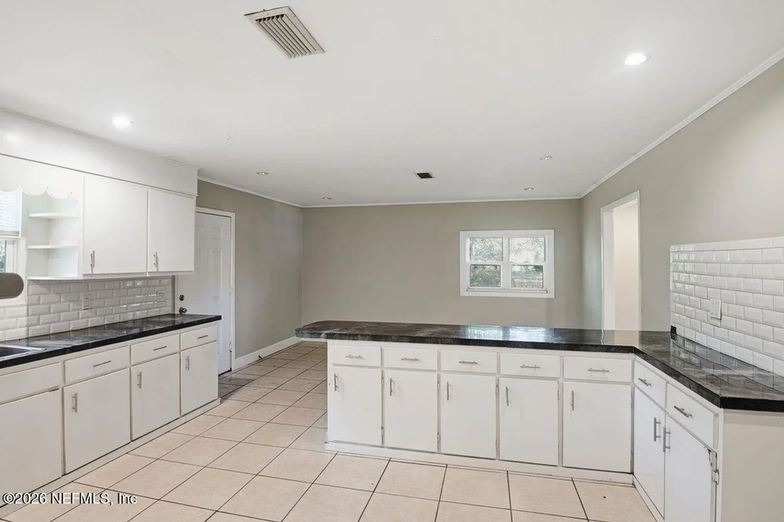 Photo of 8040 HAMMOND Boulevard