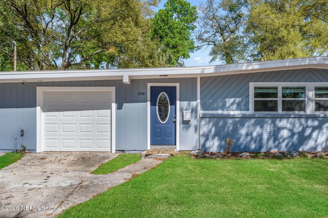 Photo of 7541 MAYAPPLE Road