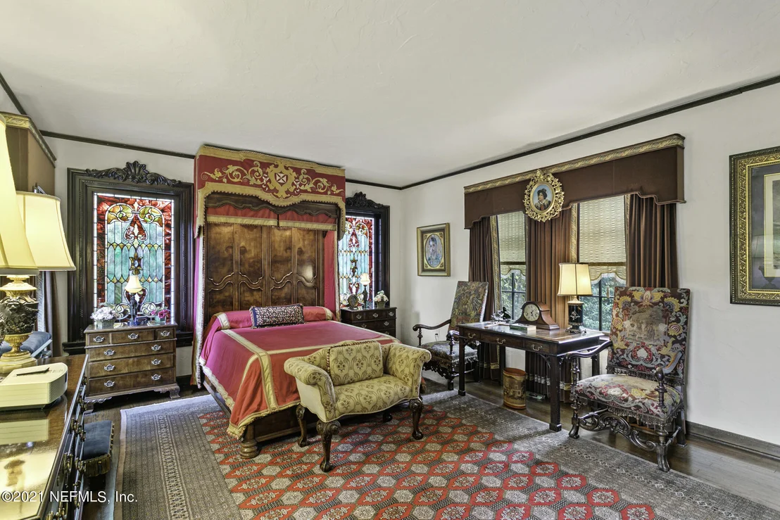 Photo of 927 ARBOR Lane