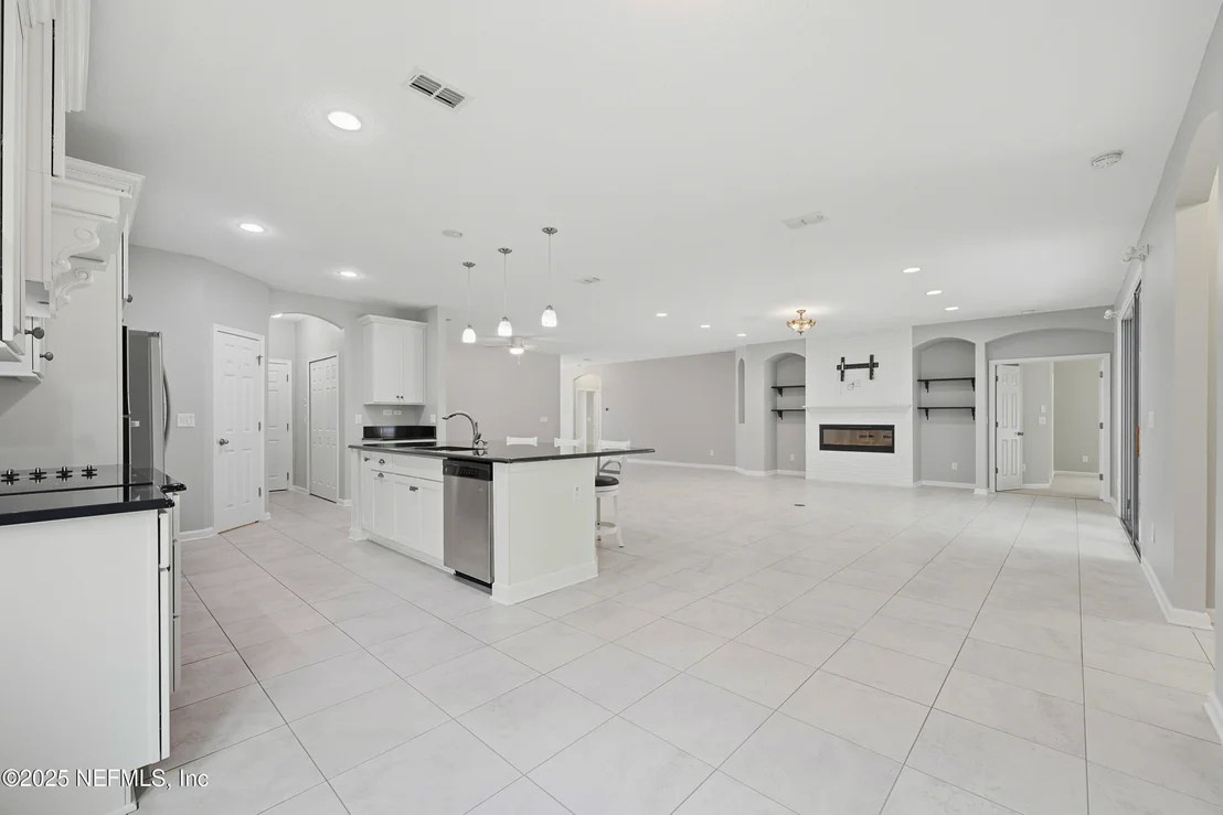 Photo of 96072 BREEZEWAY Court