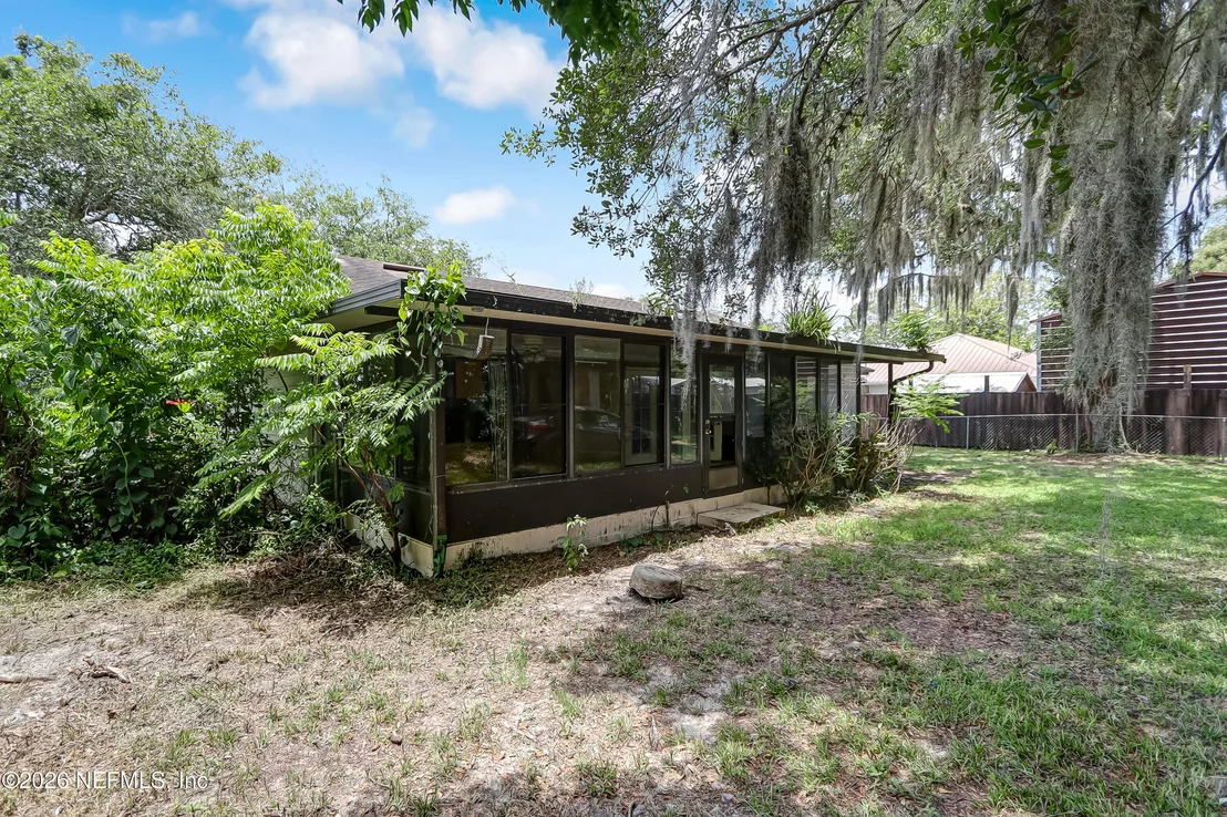 Photo of 261 CORNELL Road