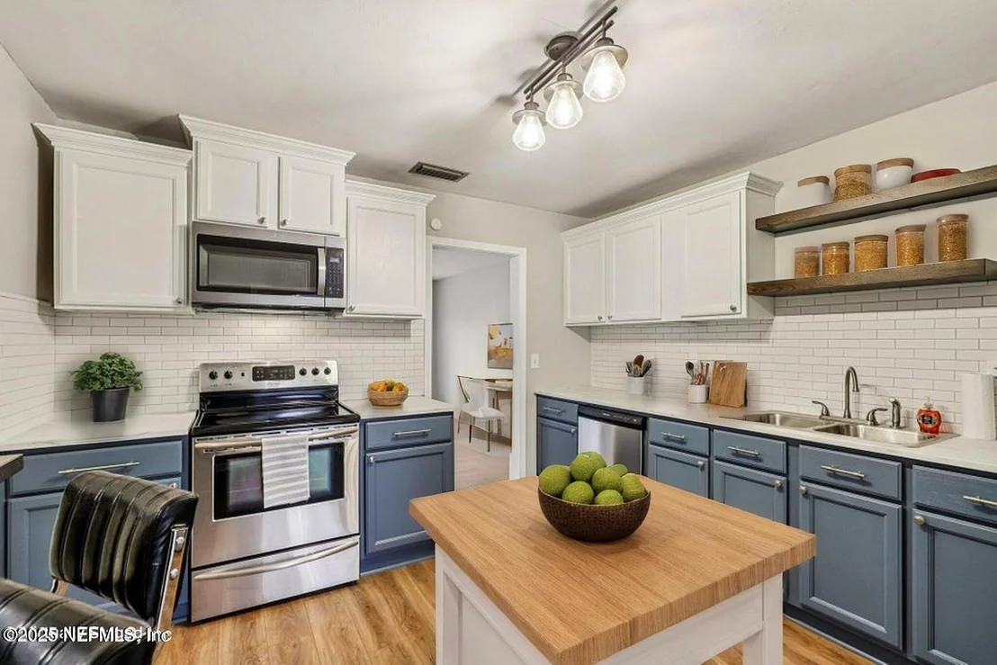 Photo of 5753 CRESTVIEW Road