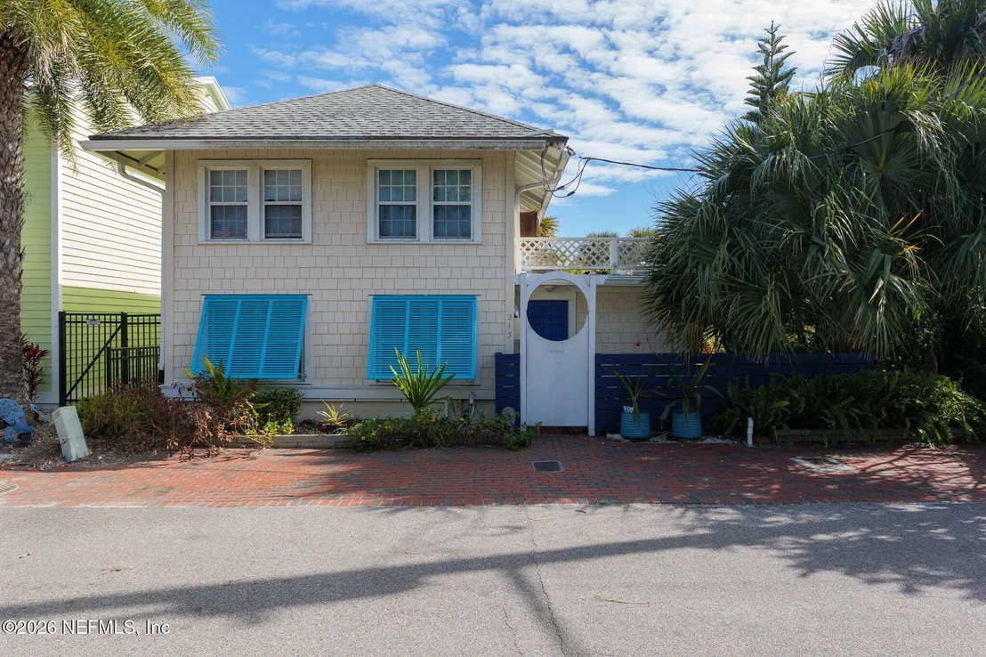 Photo of 211 BEACH Avenue