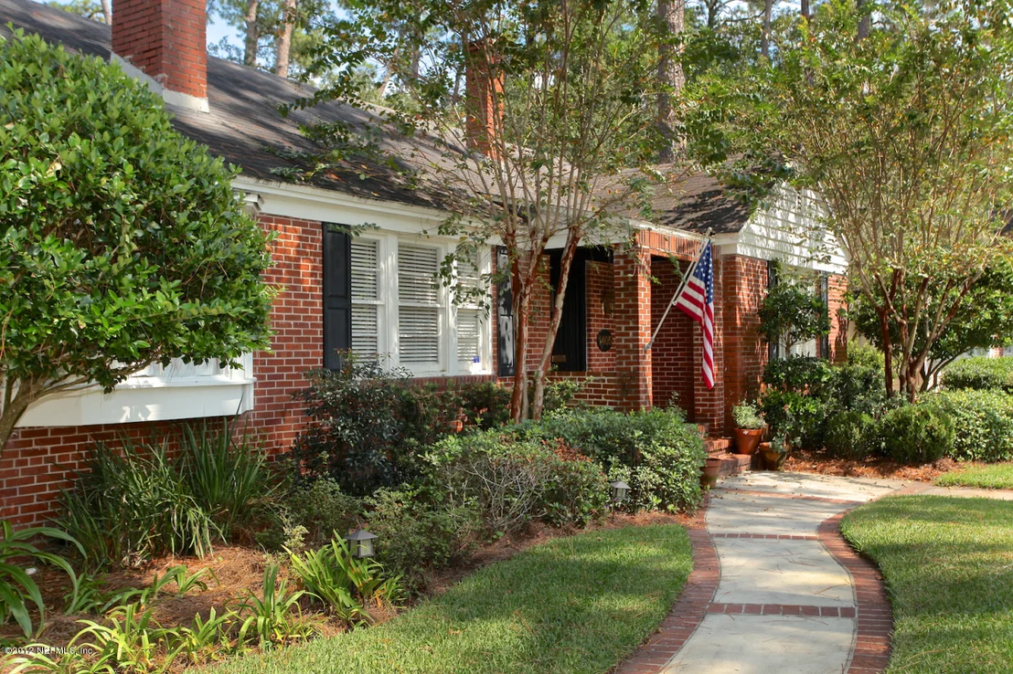 Photo of 1405 Mapleton Road