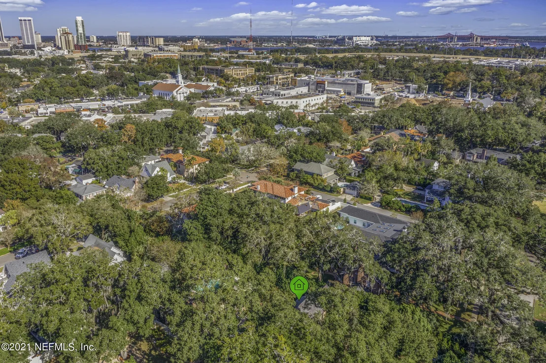 Photo of 927 ARBOR Lane