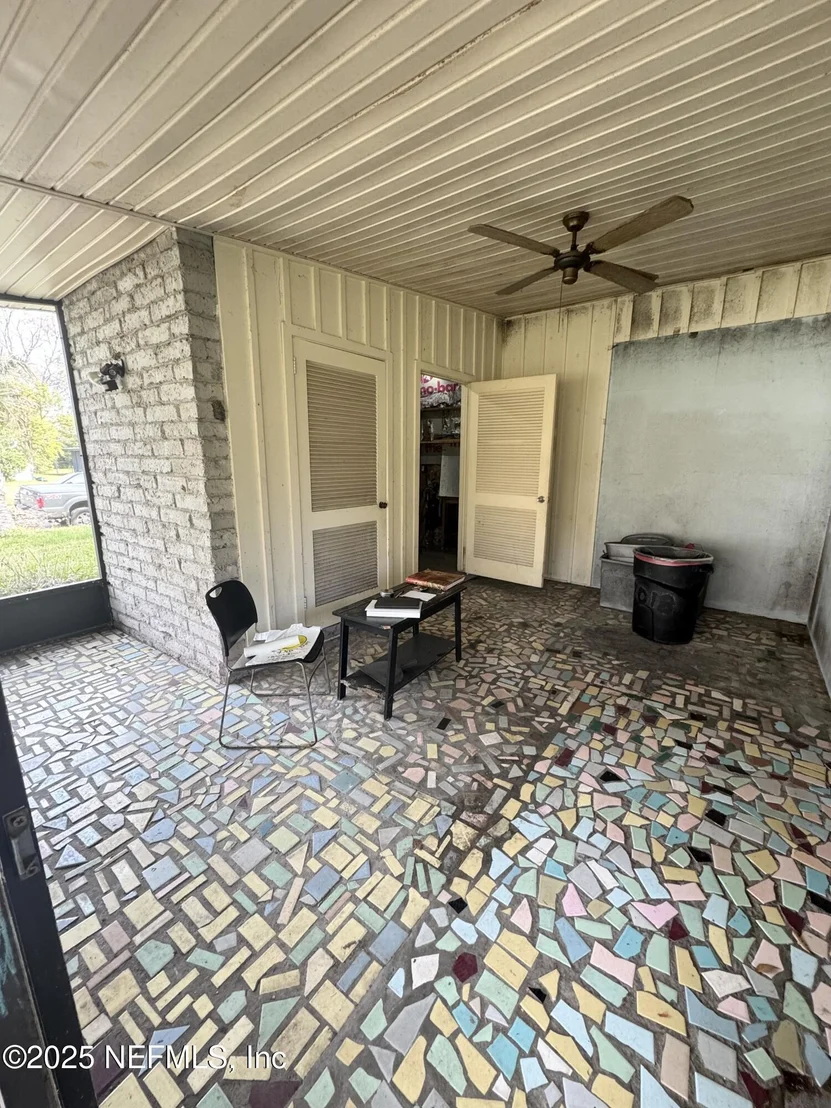 Photo of 7018 ARQUES Road