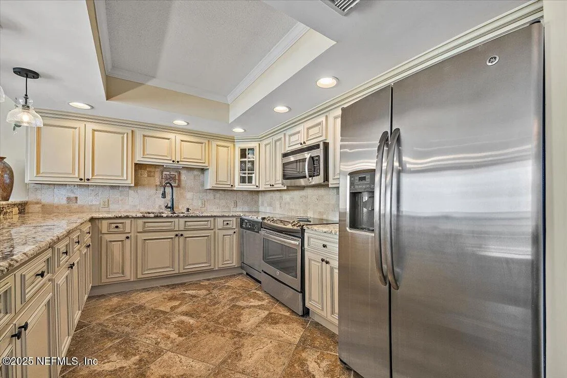 Photo of Unit 1010 at 1601 OCEAN Drive