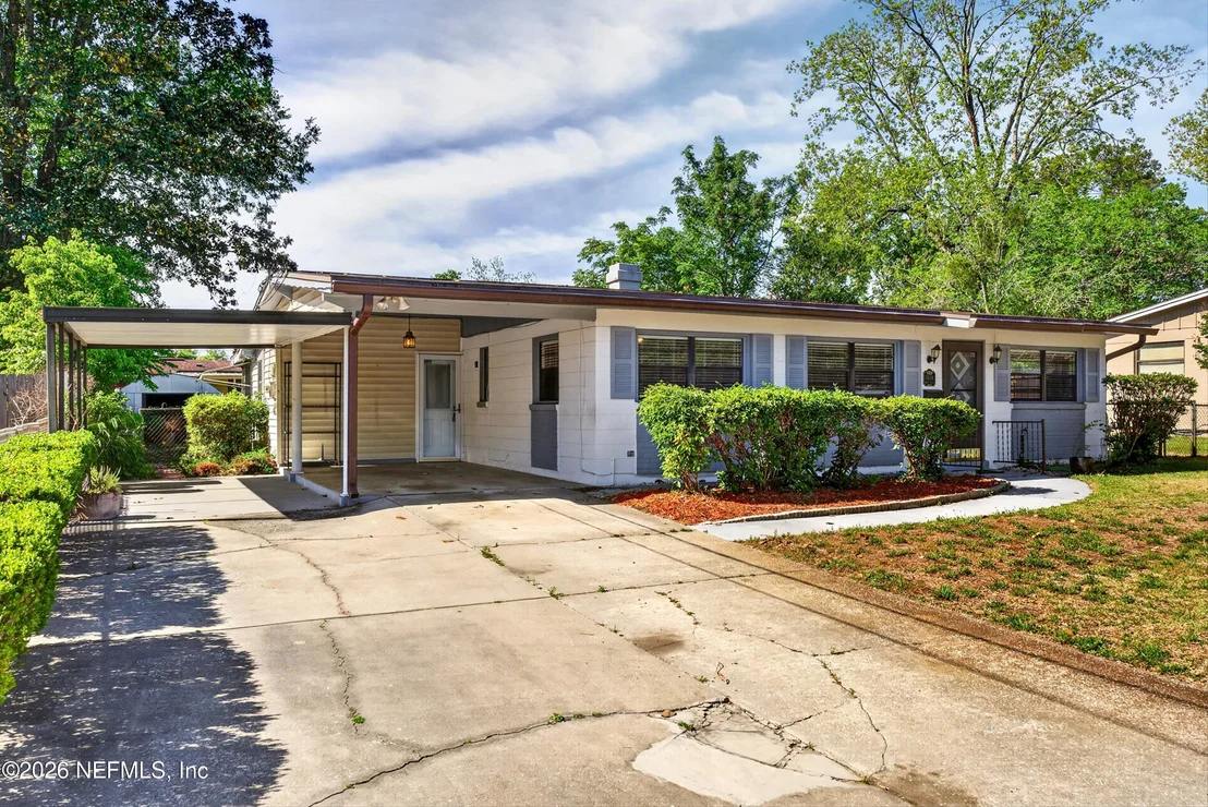 Photo of 7638 CREST Drive N