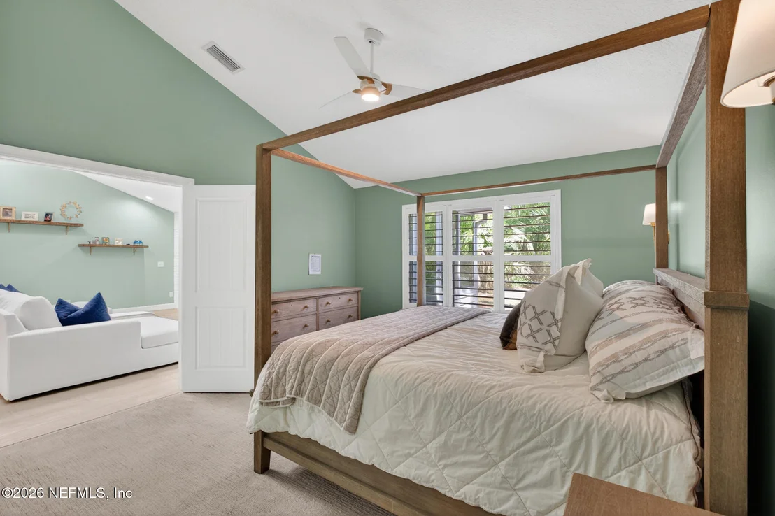 Photo of 104 OAK VIEW Circle