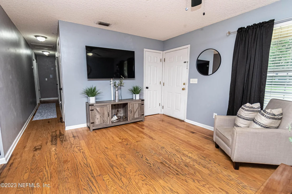 Photo of 59 N NORTH Boulevard W