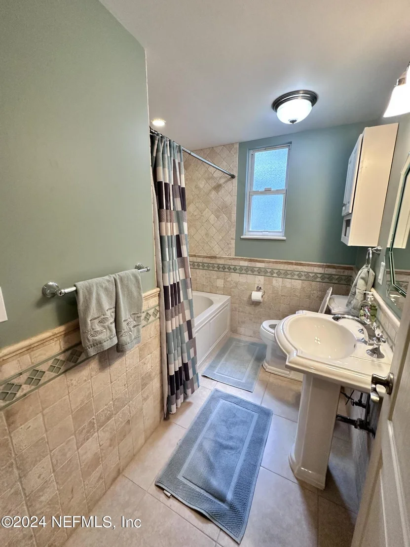 Photo of 1283 HARBOR OAKS Road