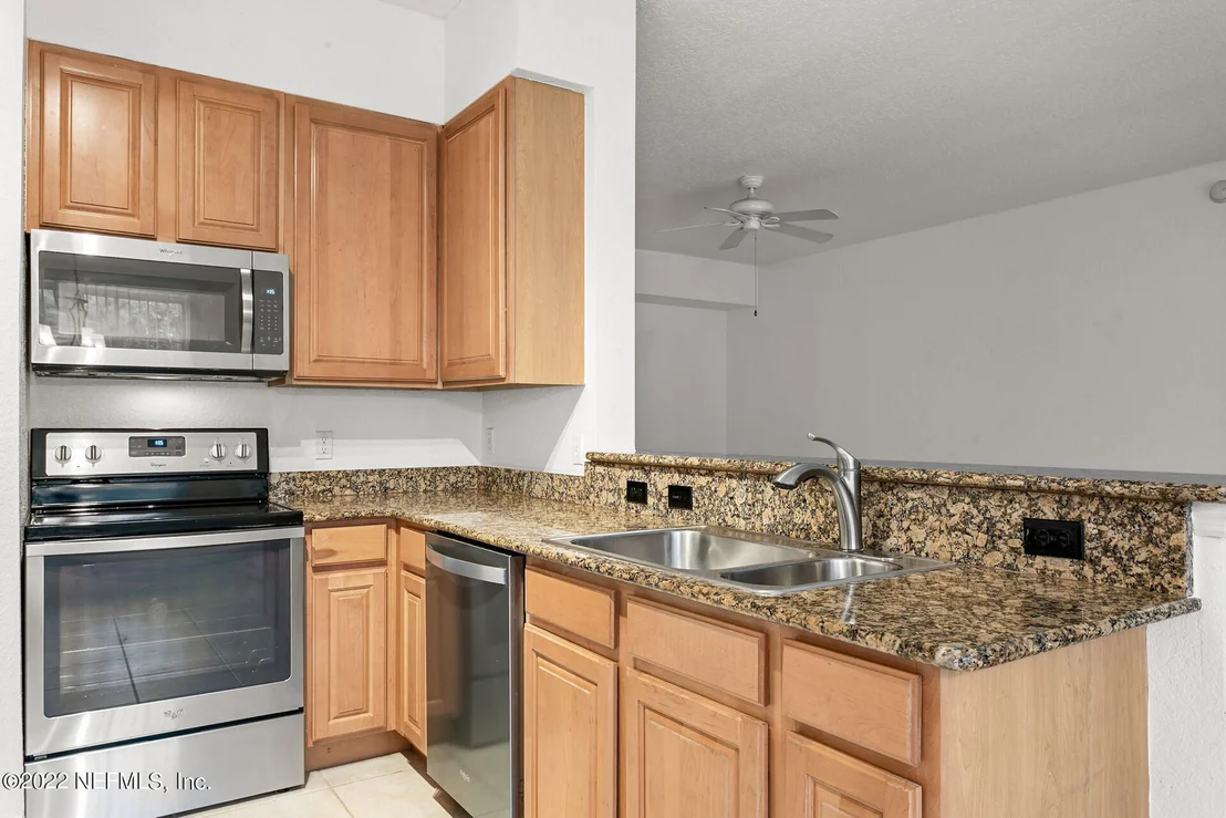Photo of 641 SHORES Boulevard