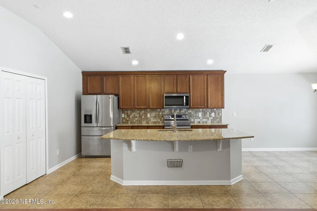 Photo of 880 CLAY Street