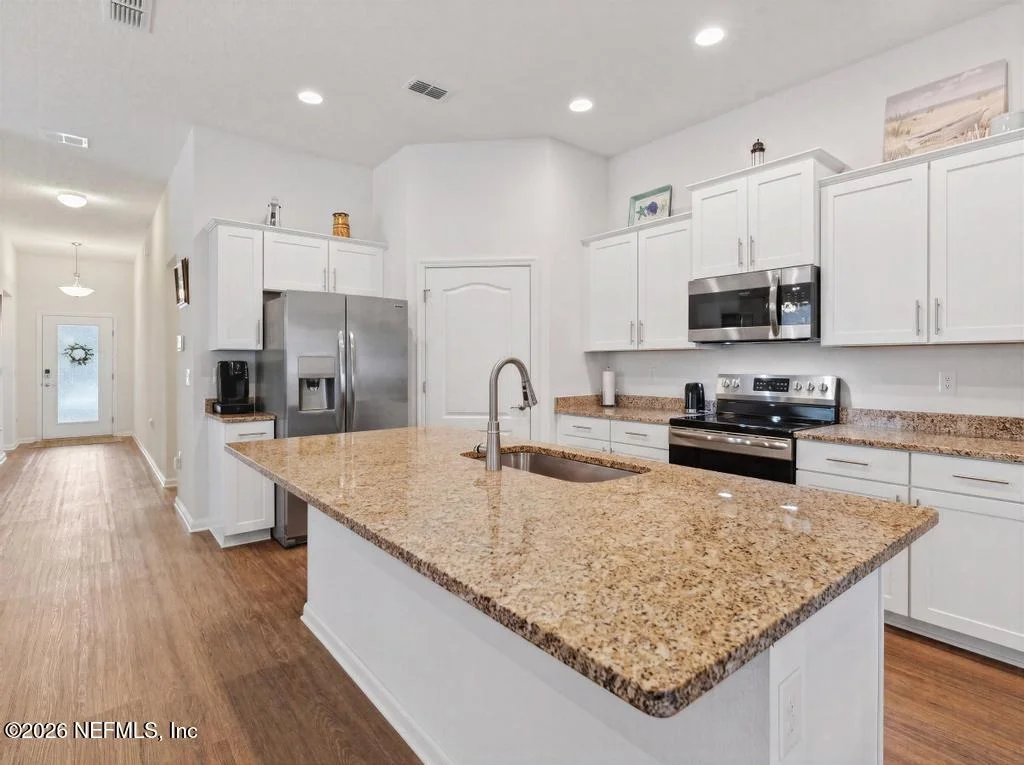Photo of 558 PALACE Drive