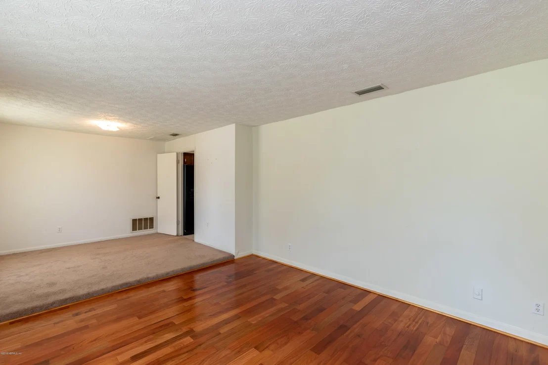 Photo of 184 DEBARRY Avenue