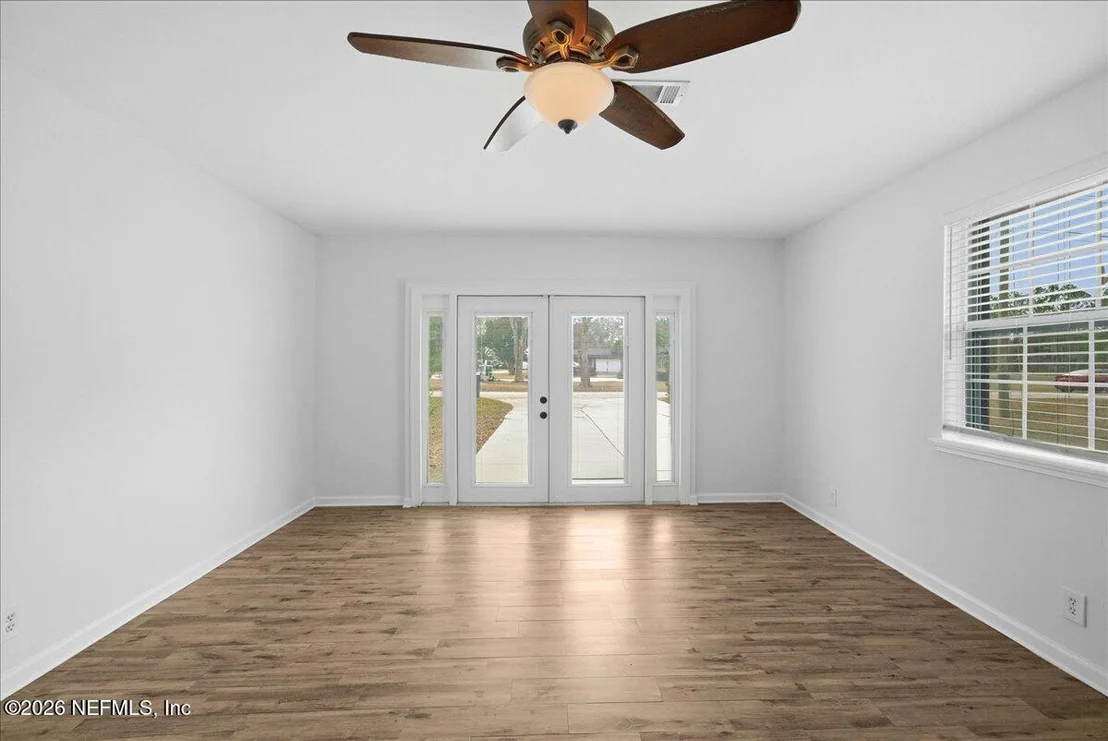 Photo of 425 3RD Street W