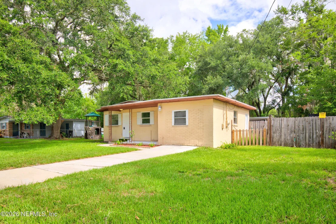 Photo of 845 FLOYD Circle N