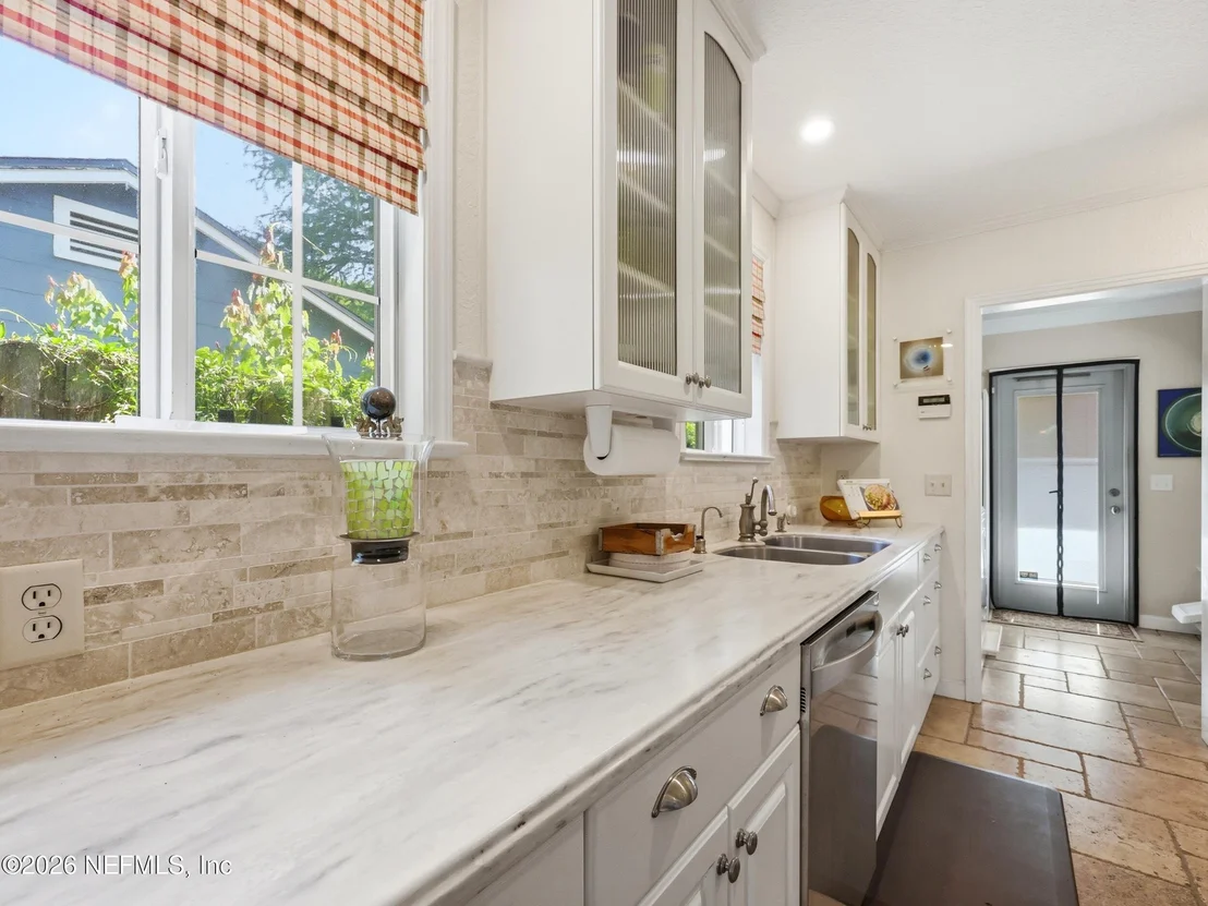 Photo of 2223 BAYVIEW Road