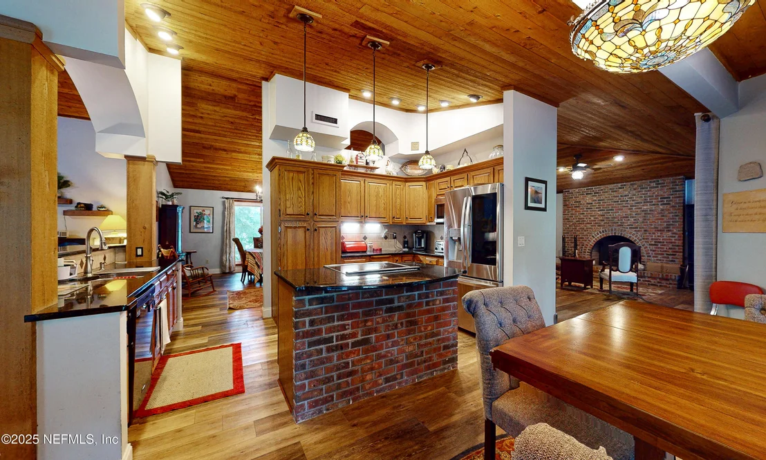 Photo of 2860 RAVINES Road