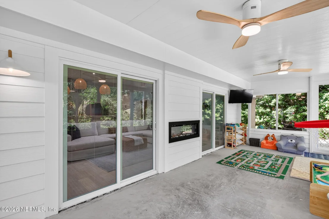 Photo of 104 OAK VIEW Circle