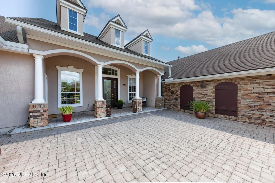 Photo of 148 LA MESA Drive
