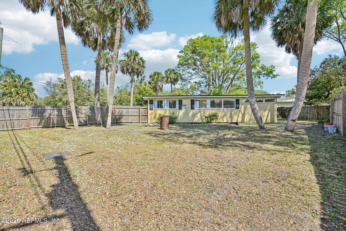 Photo of 1044 HALIFAX Road