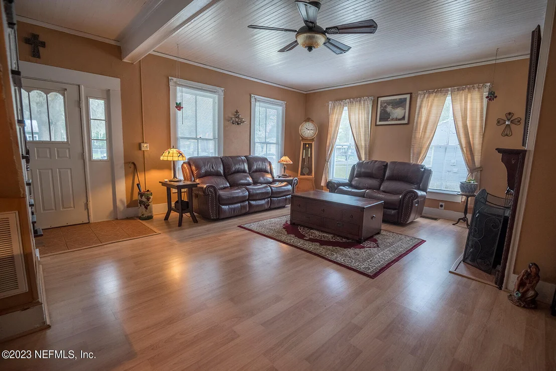 Photo of 404 N CHERRY Street