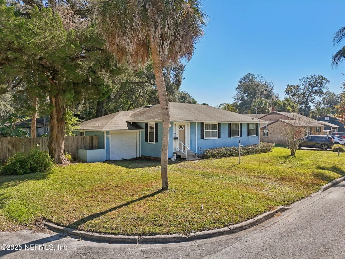 Photo of 2707 MERWYN Road