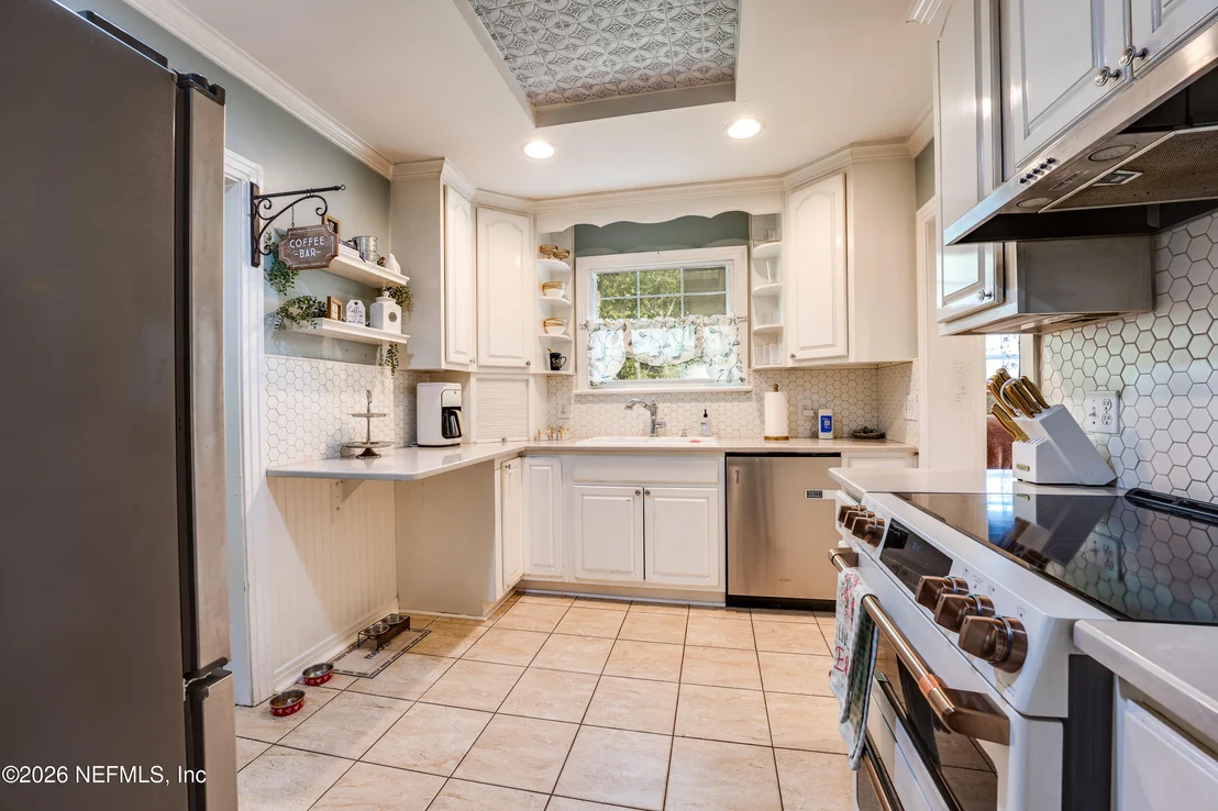 Photo of 1335 AZALEA Drive