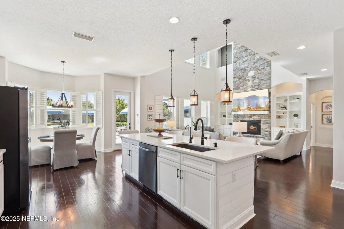 Photo of 212 CORNWALL Drive