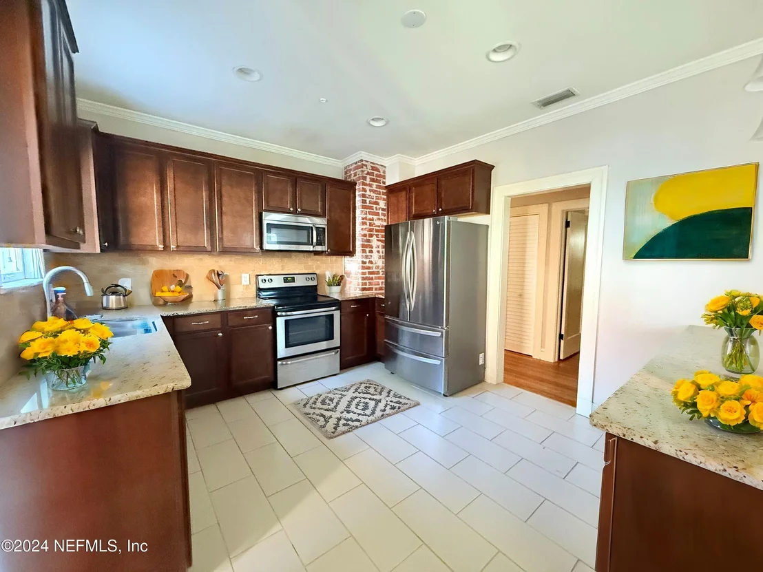 Photo of 4557 RAMONA Boulevard