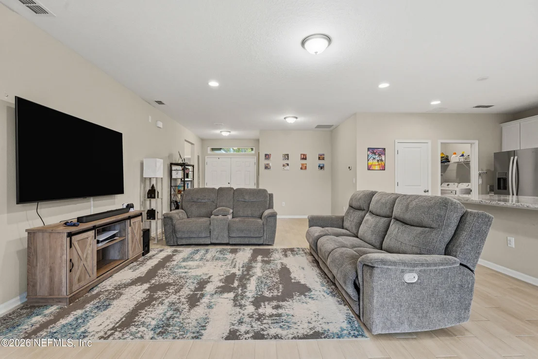 Photo of 635 SYCAMORE Way