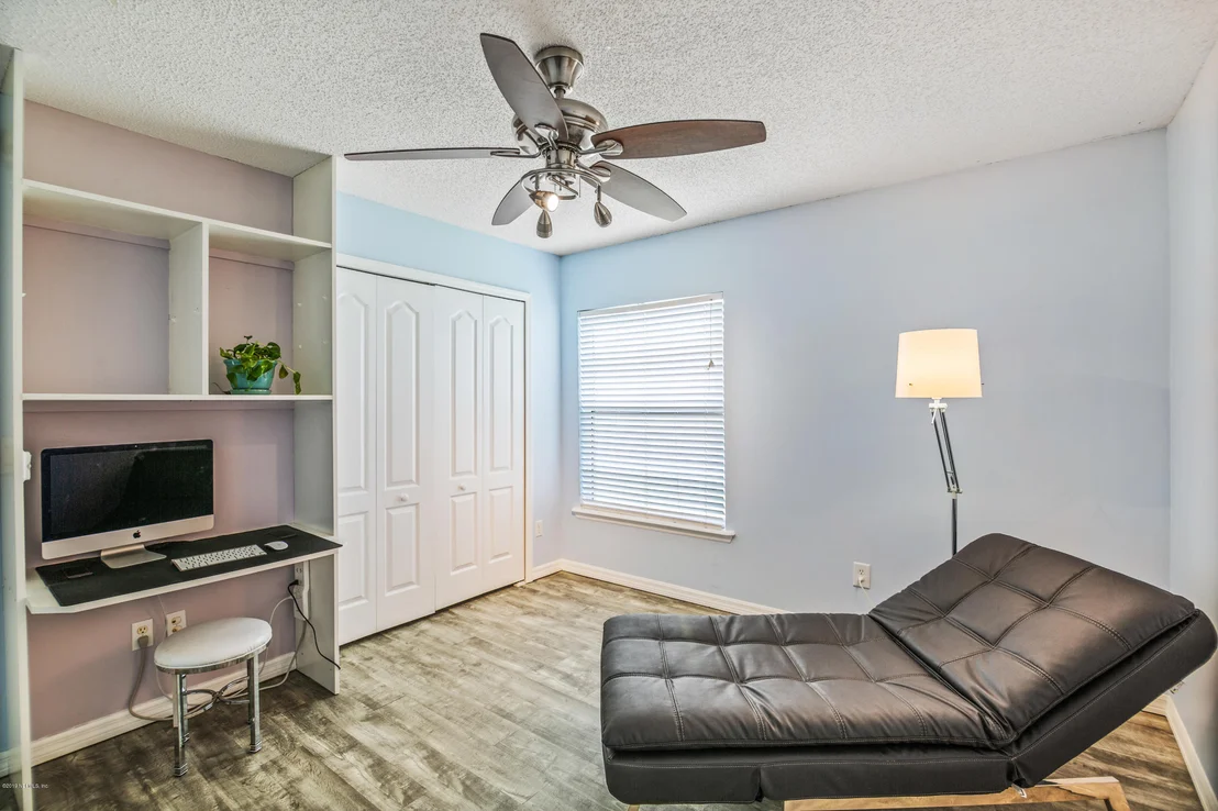 Photo of 221 JOHNS GLEN Drive